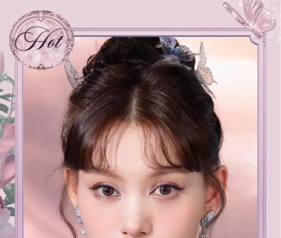 Flower Knows All In One Makeup Set Gift Box Glitter Eye Shadow Palette Matte Blush Long Lasting Velvet Lip Cream With Bag Flower Knows All In One Makeup Set Gift Box Glitter Eye Shadow Palette Matte Blush Long Lasting Velvet Lip Cream With Bag
